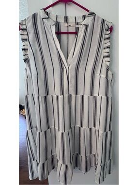 XL Mi Ami Sleeveless Tiered Striped Tunic Dress - White & Black.